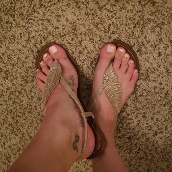 Gold sandals - Picture 3 of 4